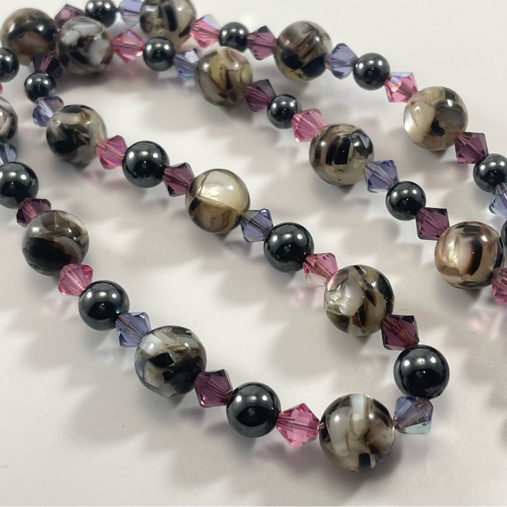 Beautiful Unsigned Handcrafted Round and Faceted Glass Bead Silver Tone Necklace